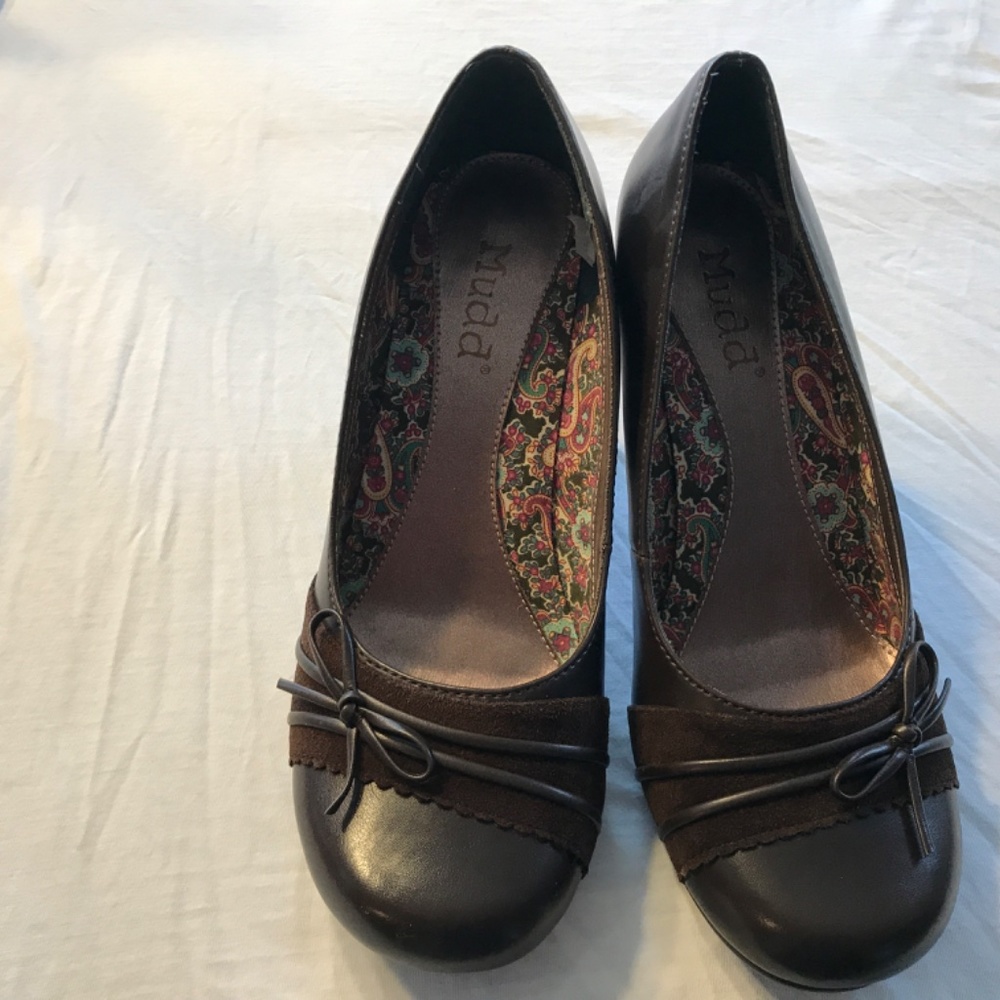 Shoes - Picture 3 of 4